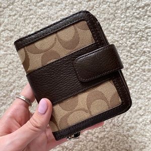 coach zippy wallet